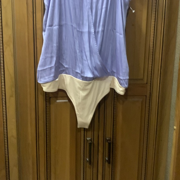 NWOT Paige V-back Thong Bodysuit Ruffled Cap Sleeve in Periwinkle Size XL - Picture 5 of 12
